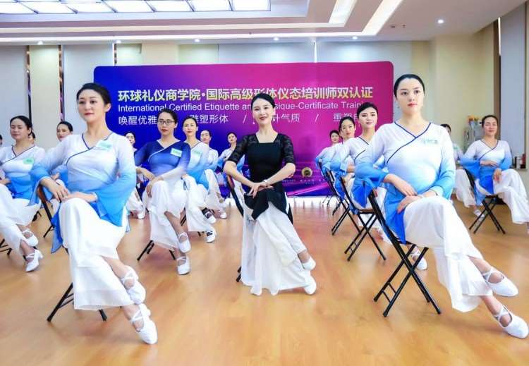 上海旗袍礼仪文化仪态指导师
