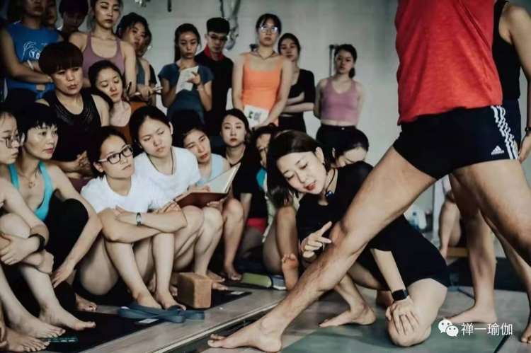 青岛瑜伽私人教练培训