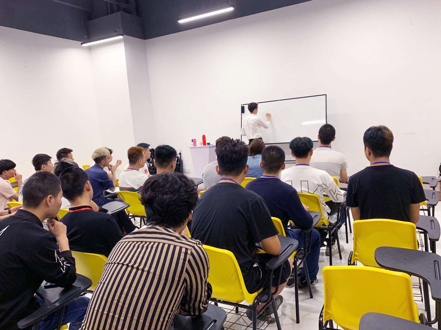 平博体育- 平博体育官网- 平博体育APP下载美发线条图片图片
