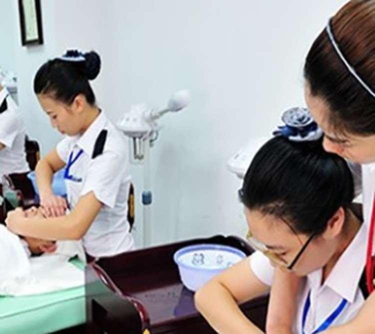 上海美容师培训中心