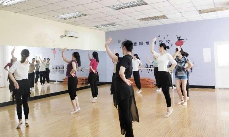 成人中国舞民族舞